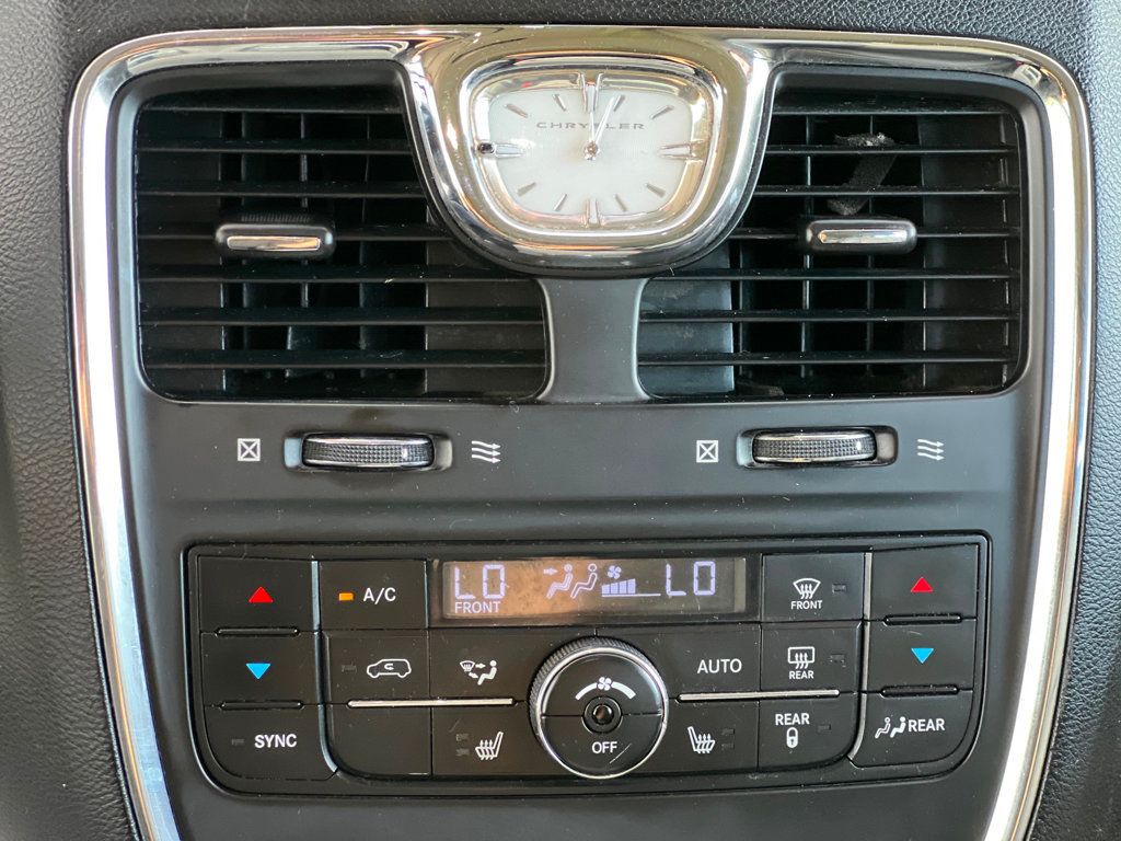 2011 Chrysler Town & Country 4dr Wagon Touring-L - 22838411 - 17