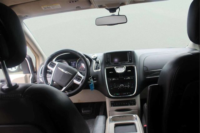 2011 Chrysler Town & Country 4dr Wagon Touring-L - 23000006 - 7