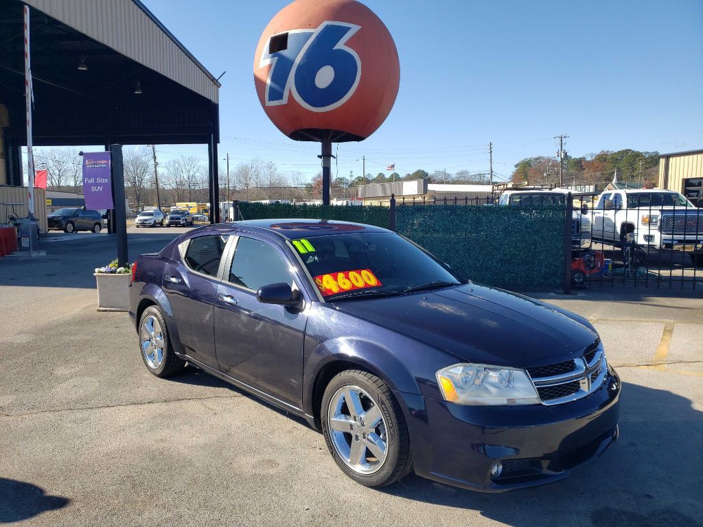 2011 Dodge Avenger Lux photo 1