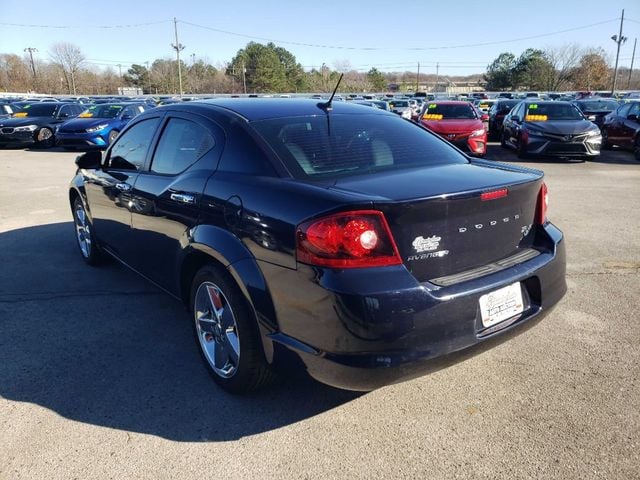 2011 Dodge Avenger Lux photo 5