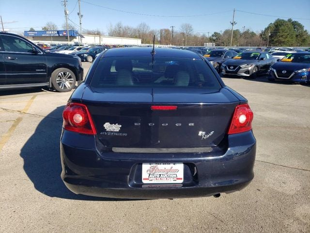 2011 Dodge Avenger Lux photo 6