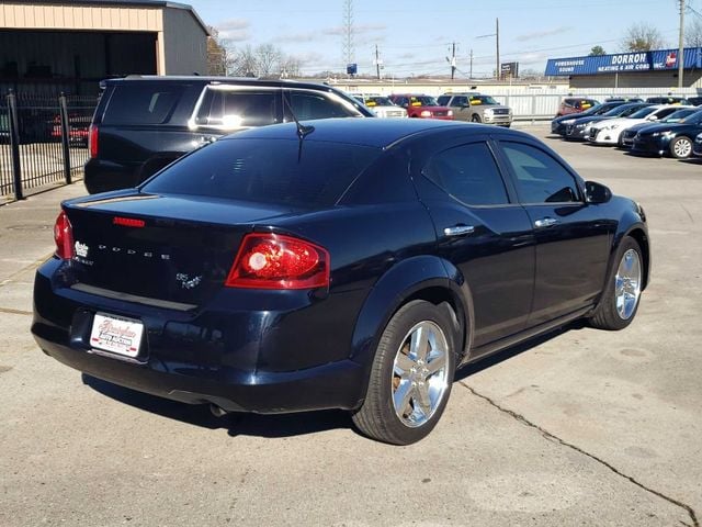 2011 Dodge Avenger Lux photo 7