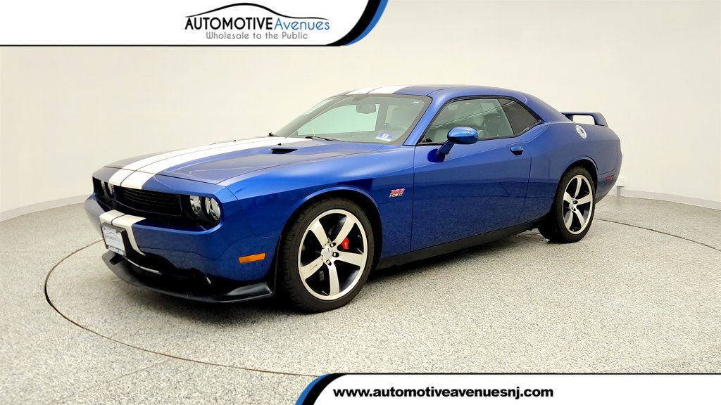 2011 Dodge Challenger 2dr Coupe SRT8 w/ 20'' Aluminum Wheels (Limited Production Car) - 23003321 | Video 1