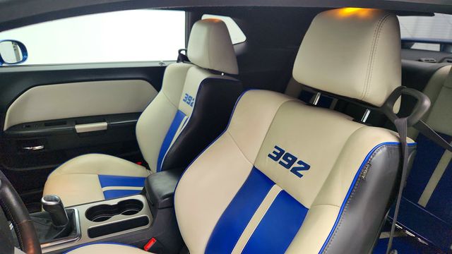 2011 Dodge Challenger 2dr Coupe SRT8 w/ 20'' Aluminum Wheels (Limited Production Car) - 23003321 - 42