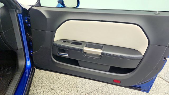 2011 Dodge Challenger 2dr Coupe SRT8 w/ 20'' Aluminum Wheels (Limited Production Car) - 23003321 - 47