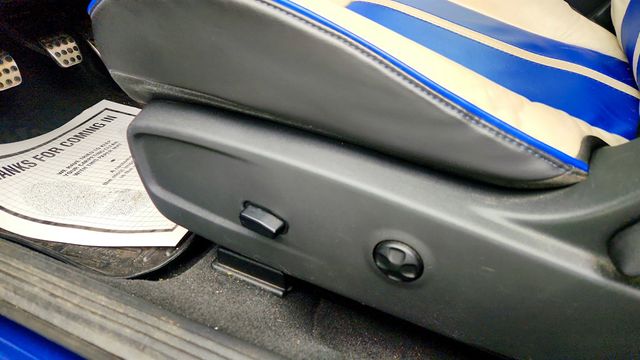 2011 Dodge Challenger 2dr Coupe SRT8 w/ 20'' Aluminum Wheels, Option Group II, Sunroof - 23003321 - 11