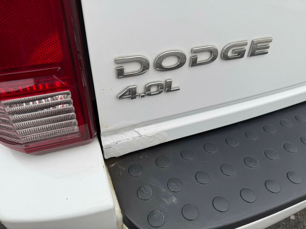 2011 Dodge Nitro Owned by a Family member - 22952600 - 13