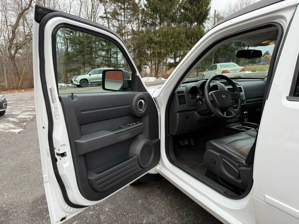 2011 Dodge Nitro Owned by a Family member - 22952600 - 14