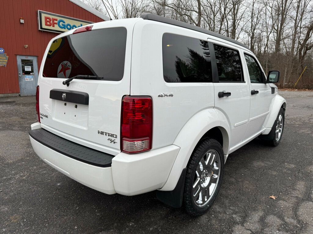2011 Dodge Nitro Owned by a Family member - 22952600 - 2