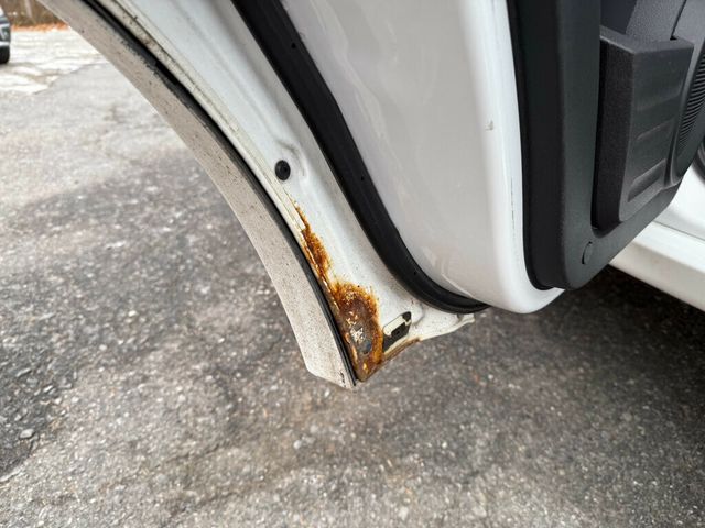 2011 Dodge Nitro Owned by a Family member - 22952600 - 31