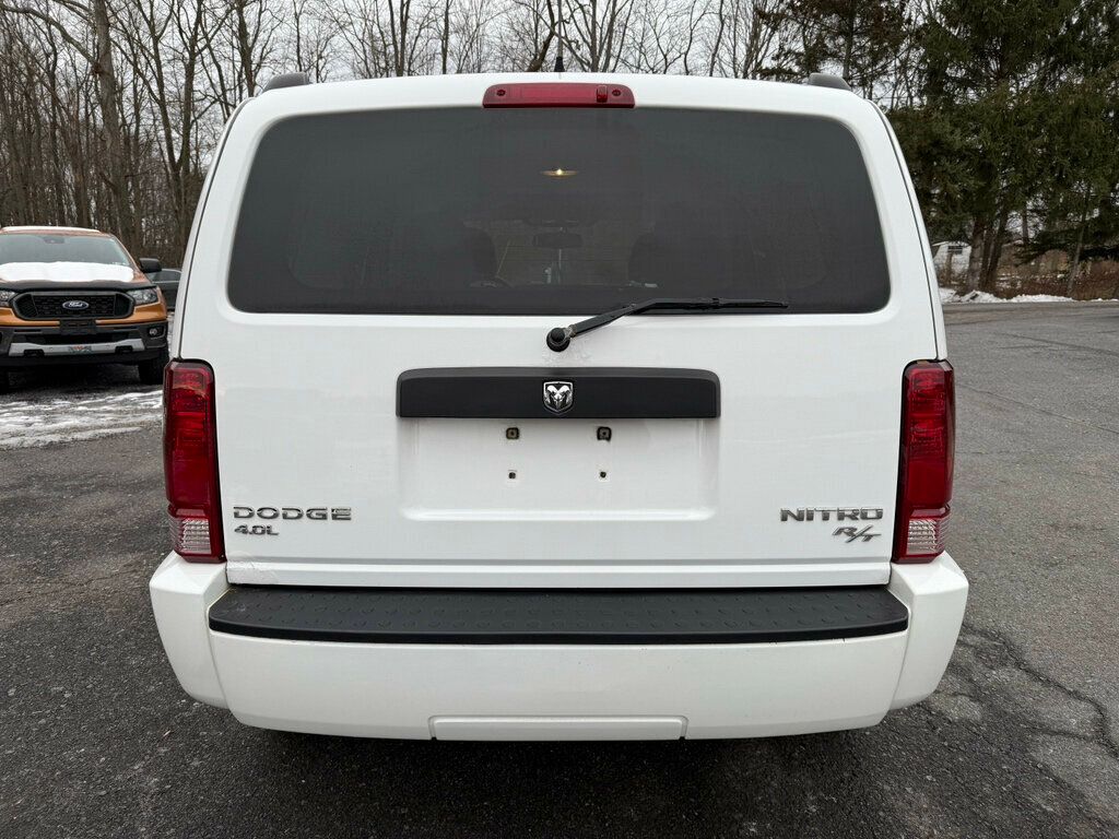 2011 Dodge Nitro Owned by a Family member - 22952600 - 3