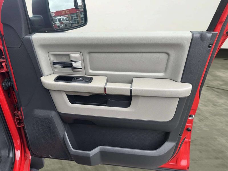 2011 Dodge Ram 1500 SLT 4x4 4dr Quad Cab 6.3 ft. SB Pickup - 22964800 - 19