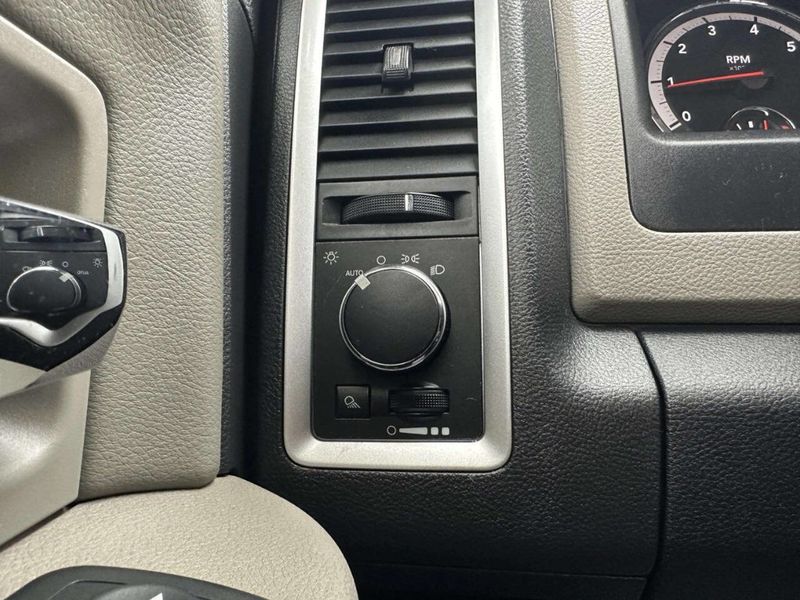 2011 Dodge Ram 1500 SLT 4x4 4dr Quad Cab 6.3 ft. SB Pickup - 22964800 - 26