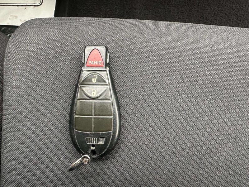 2011 Dodge Ram 1500 SLT 4x4 4dr Quad Cab 6.3 ft. SB Pickup - 22964800 - 27