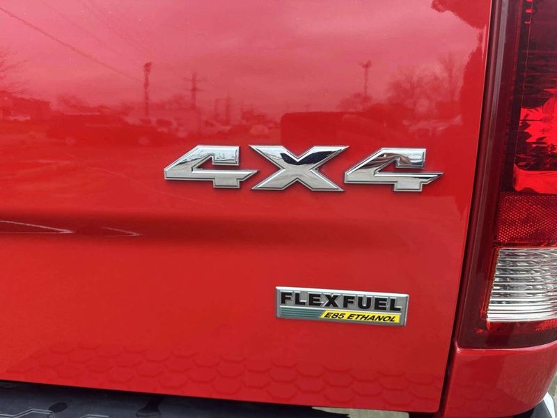 2011 Dodge Ram 1500 SLT 4x4 4dr Quad Cab 6.3 ft. SB Pickup - 22964800 - 32