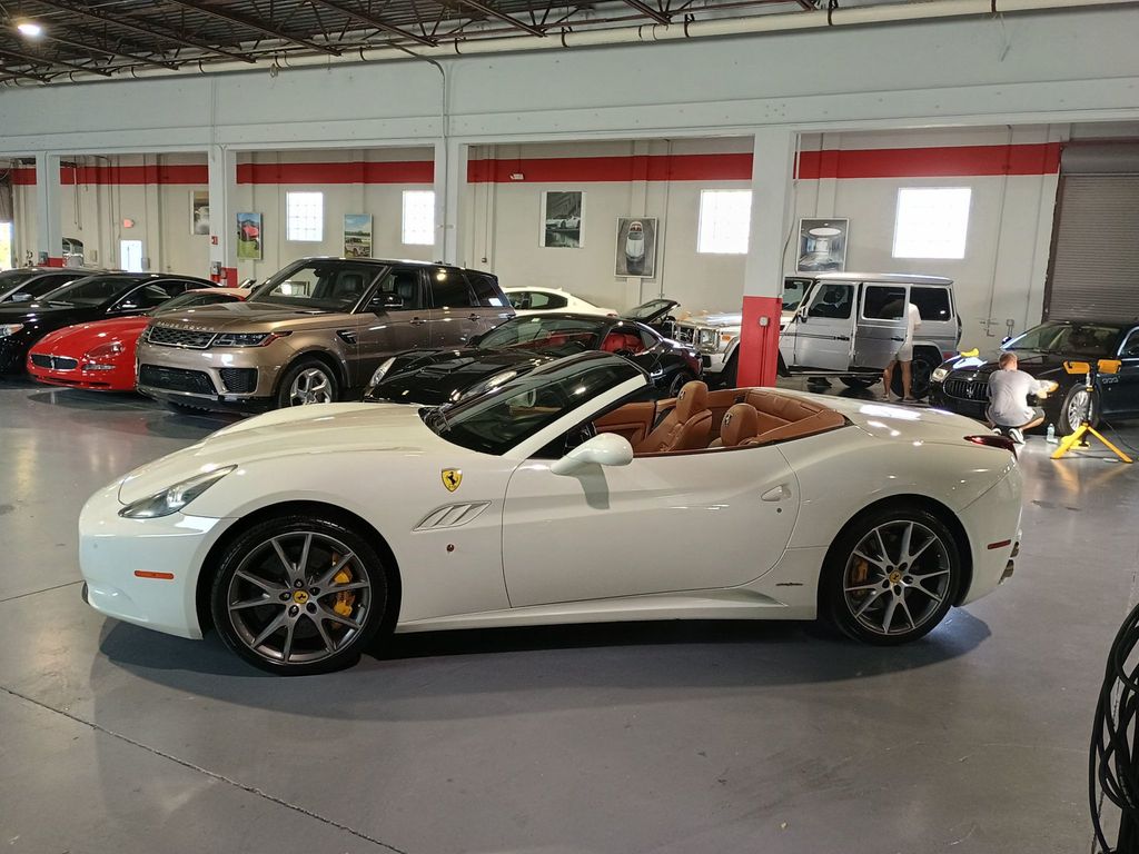 2011 Ferrari California 2dr Convertible Clean Carfax Florida Car - 23011510 - 2