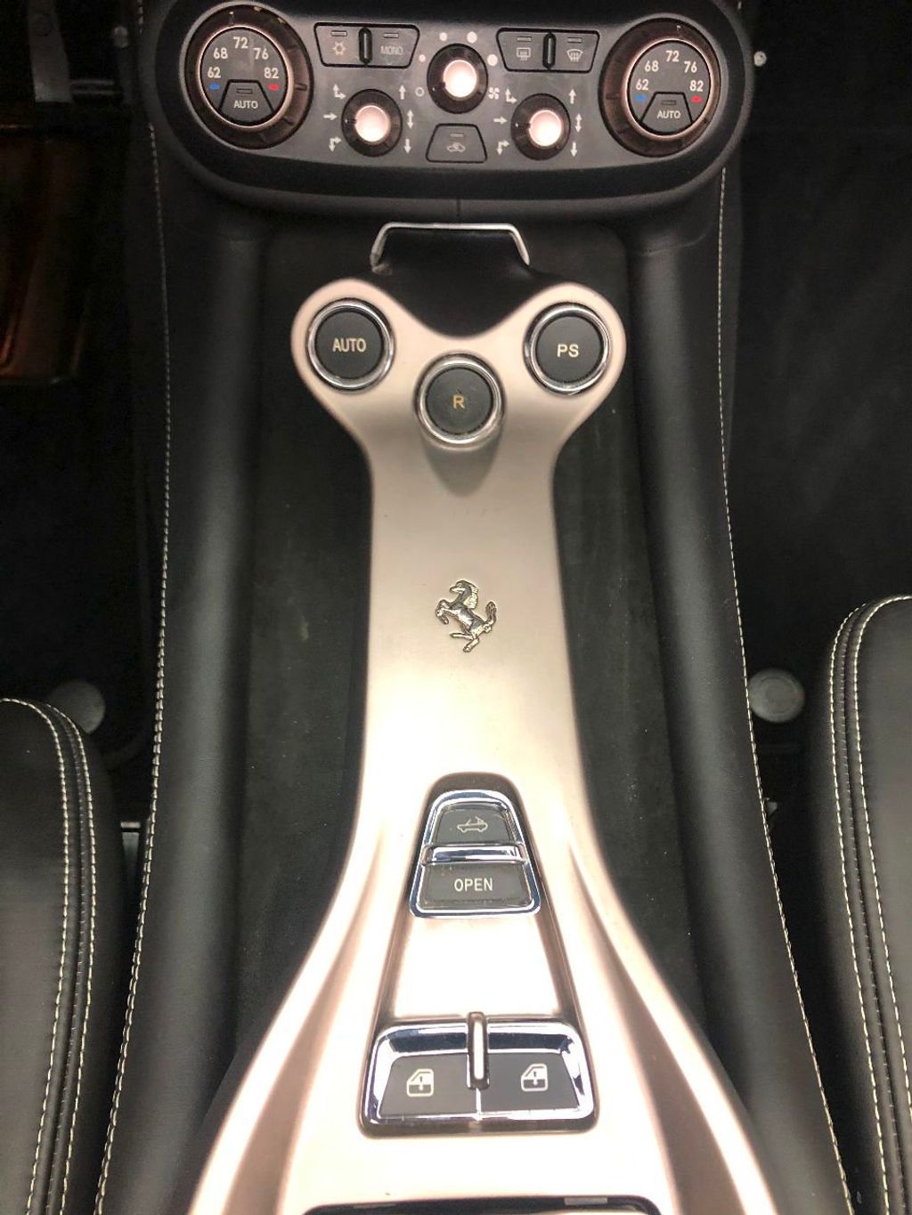 2011 Ferrari California photo 17