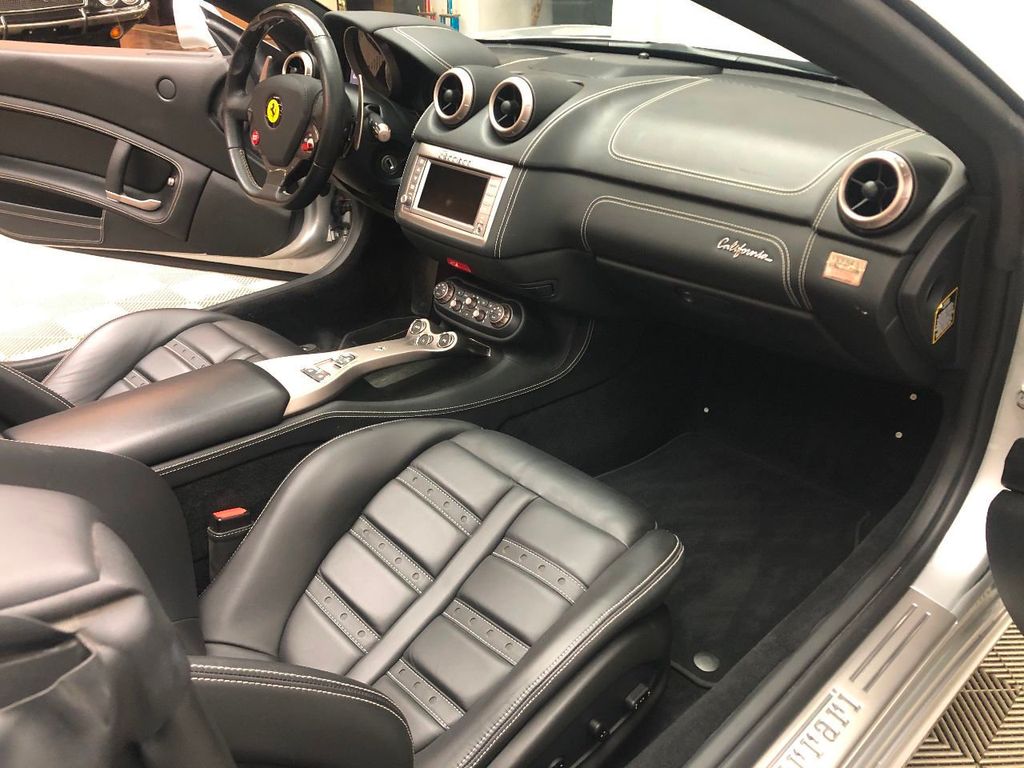 2011 Ferrari California photo 20