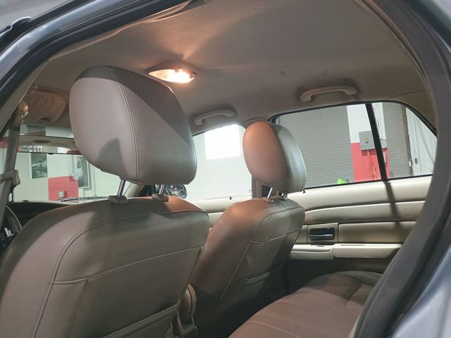2011 Ford Crown Victoria LX Clean Carfax Florida Car - 23067873 - 32