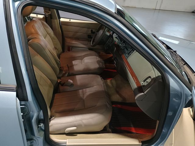 2011 Ford Crown Victoria LX Clean Carfax Florida Car - 23067873 - 36