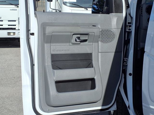 2011 Ford E350 Super Duty 15 Passenger Van - 23003951 - 13