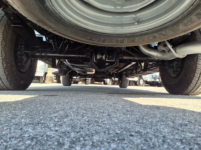 2011 Ford E350 Super Duty 15 Passenger Van - 23003951 - 22