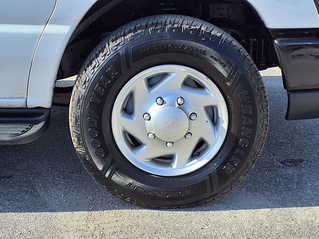 2011 Ford E350 Super Duty 15 Passenger Van - 23003951 - 30