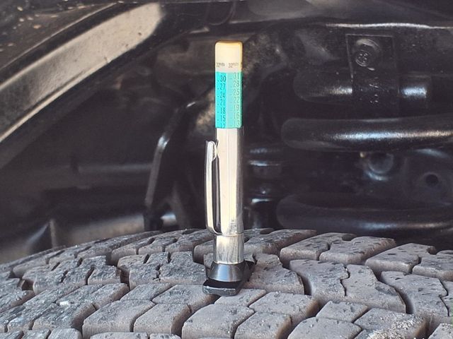 2011 Ford E350 Super Duty 15 Passenger Van - 23003951 - 31