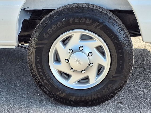 2011 Ford E350 Super Duty 15 Passenger Van - 23003951 - 34