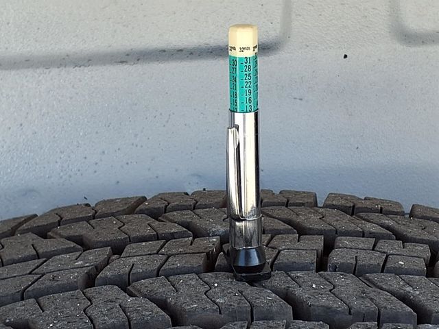 2011 Ford E350 Super Duty 15 Passenger Van - 23003951 - 35