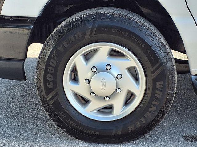 2011 Ford E350 Super Duty 15 Passenger Van - 23003951 - 36