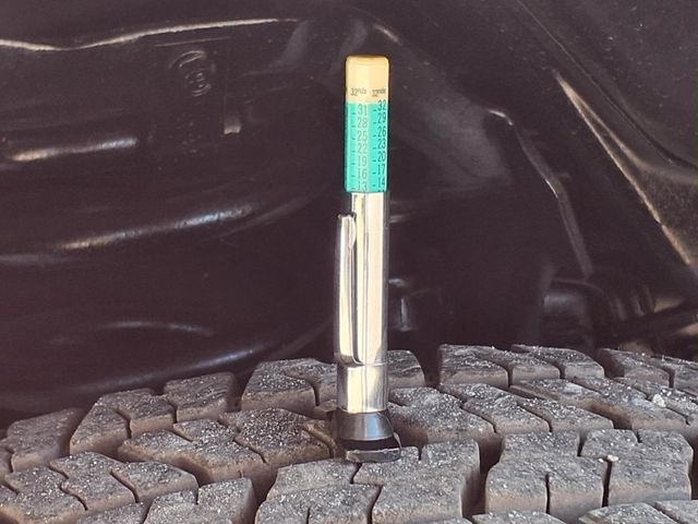 2011 Ford E350 Super Duty 15 Passenger Van - 23003951 - 37