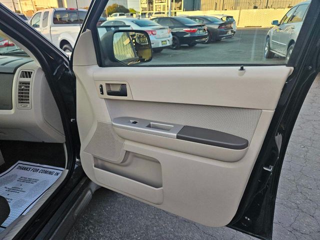 2011 Ford Escape XLT 4dr SUV - 22863147 - 16