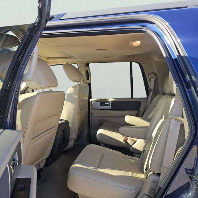 2011 Ford Expedition 4WD 4dr King Ranch - 22962403 - 7
