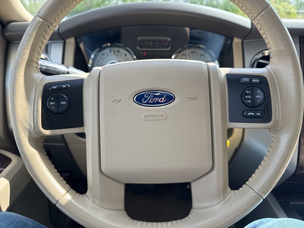 2011 Ford Expedition 4WD 4dr XLT - 23022763 - 10
