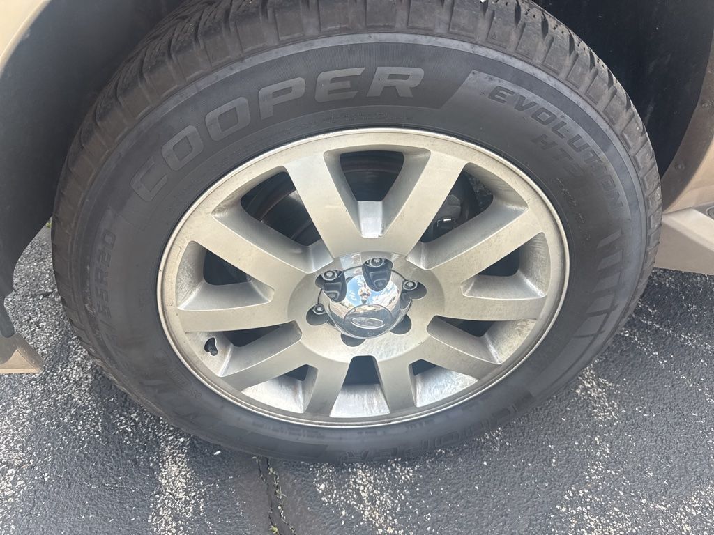 2011 Ford Expedition 4WD 4dr XLT - 23022763 - 1