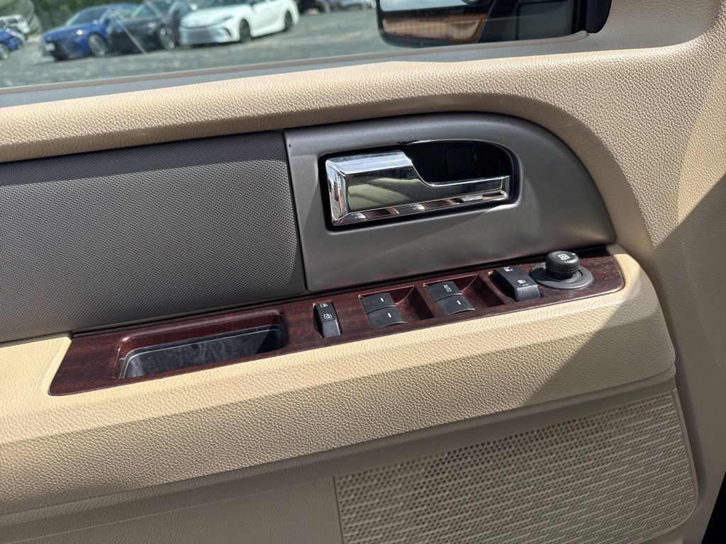 2011 Ford Expedition 4WD 4dr XLT - 23022763 - 7