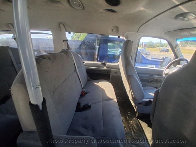 2011 Ford E-350  - 23044535 - 12