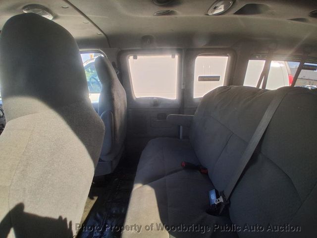 2011 Ford E-350  - 23044535 - 7
