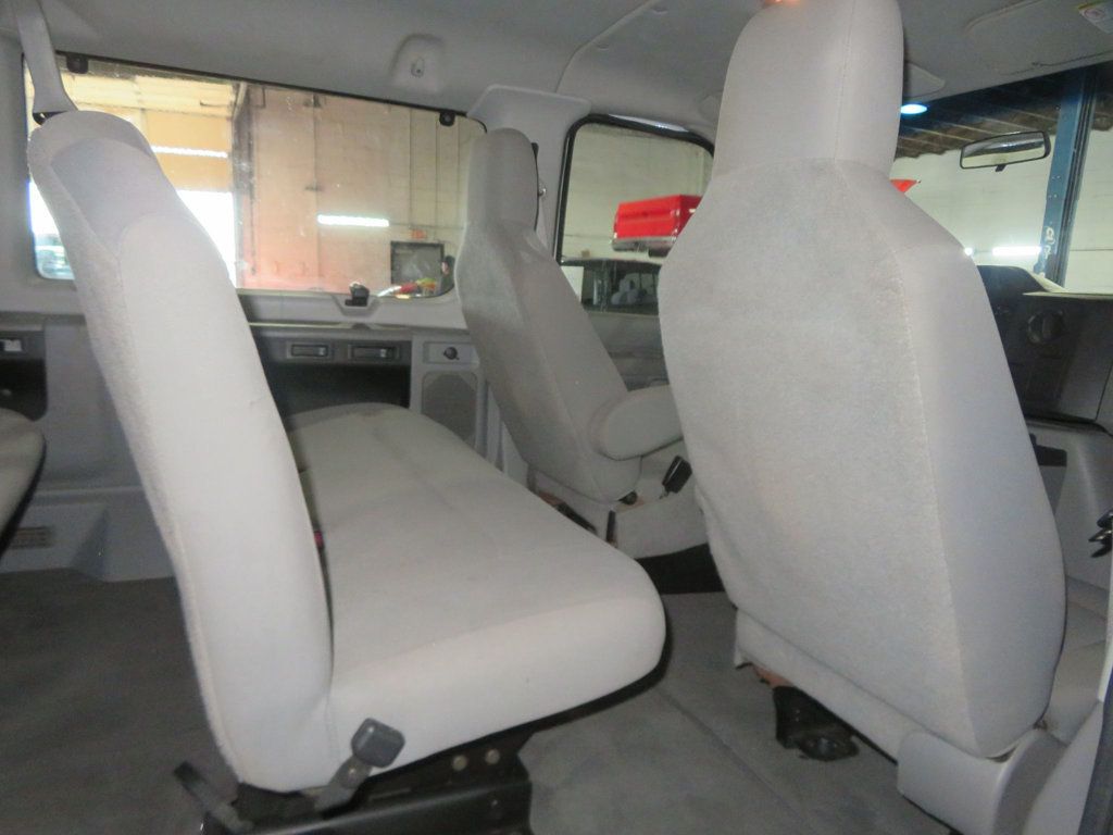 2011 Ford E-350 1OWNER EXTRA CLEAN 12 PASSENGER VAN LOW  MILEAGE  - 23068564 - 24