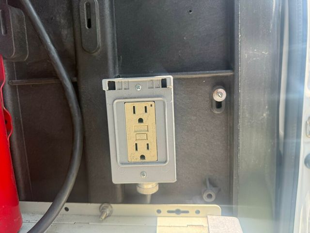 2011 Ford E-350 36 FOOT BUCKET BOOM VAN READY TO WORK FULLY SERVICED - 22842983 - 17