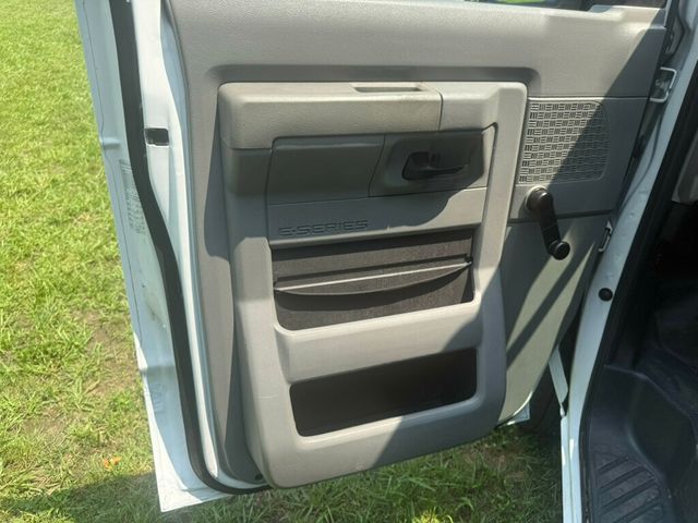 2011 Ford E-350 36 FOOT BUCKET BOOM VAN READY TO WORK FULLY SERVICED - 22842983 - 29