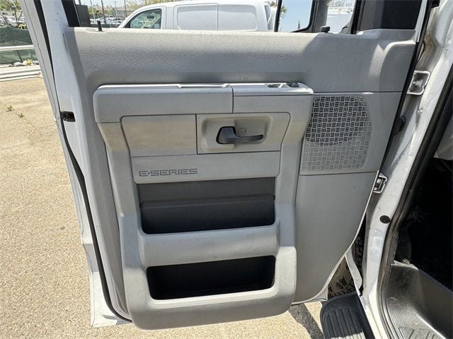 2011 Ford E-350SD XLT - 22035147 - 36