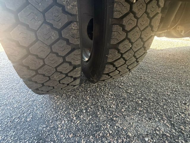 2011 Ford F450HD CREW CAB UTILITY JUST 19k MILES! POWER EQUIPMENT PACKAGE!  CRUISE CONTROL! - 22971158 - 42