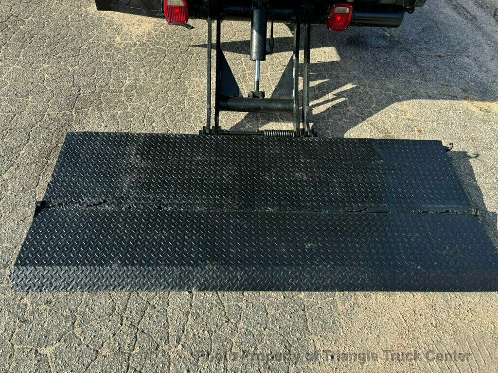 2011 Ford F550 LONG 16+ FOOT WITH LIFT GATE JUST 28K MILES! ONE OWNER! HEAVY SPEC 19,500 GVW! LIMITED SLIP AXLE! - 22904812 - 1