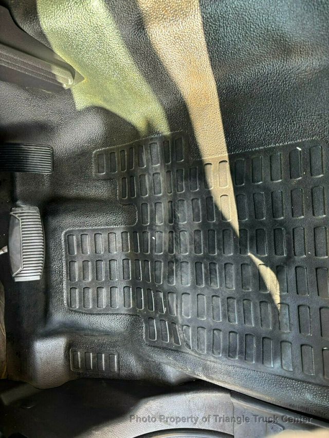 2011 Ford F550 LONG 16+ FOOT WITH LIFT GATE JUST 28K MILES! ONE OWNER! HEAVY SPEC 19,500 GVW! LIMITED SLIP AXLE! - 22904812 - 21