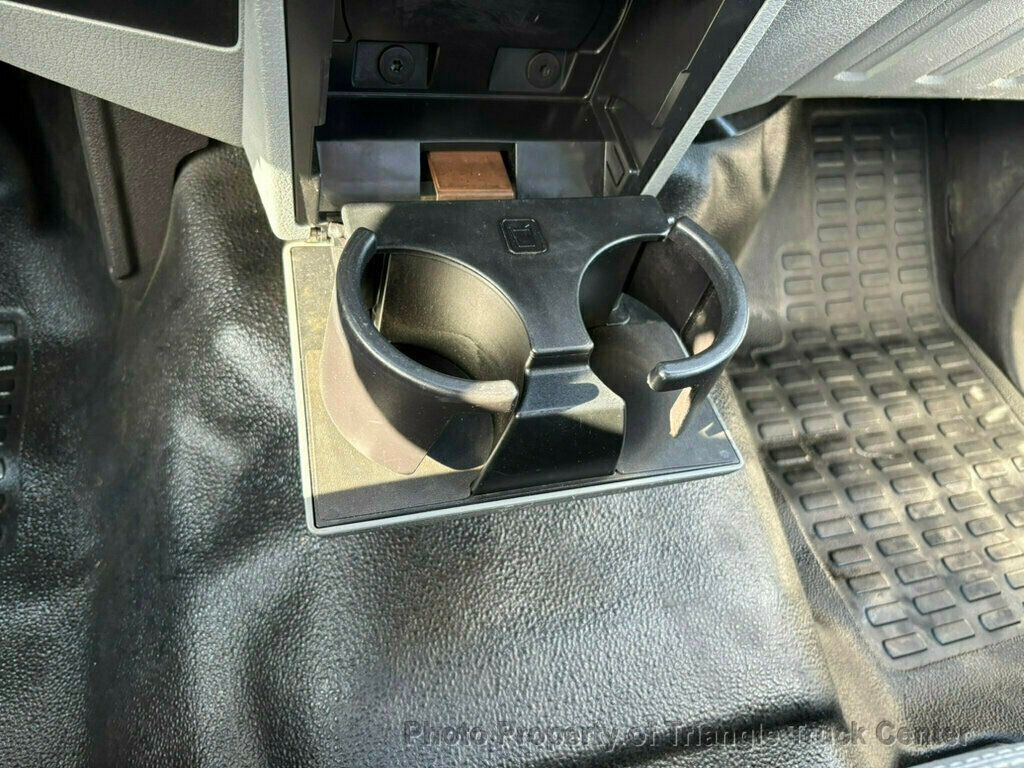 2011 Ford F550 LONG 16+ FOOT WITH LIFT GATE JUST 28K MILES! ONE OWNER! HEAVY SPEC 19,500 GVW! LIMITED SLIP AXLE! - 22904812 - 26