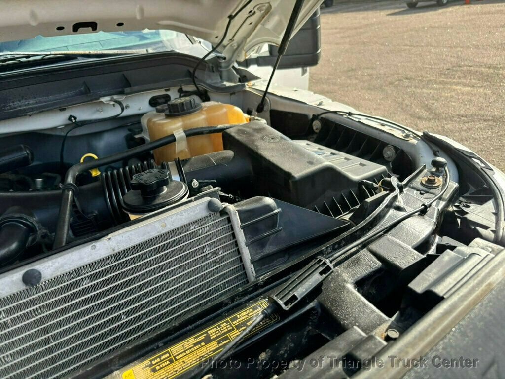 2011 Ford F550 LONG 16+ FOOT WITH LIFT GATE JUST 28K MILES! ONE OWNER! HEAVY SPEC 19,500 GVW! LIMITED SLIP AXLE! - 22904812 - 32