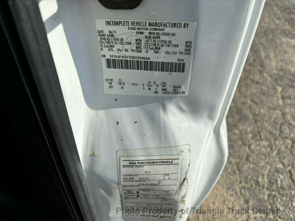 2011 Ford F550 LONG 16+ FOOT WITH LIFT GATE JUST 28K MILES! ONE OWNER! HEAVY SPEC 19,500 GVW! LIMITED SLIP AXLE! - 22904812 - 35