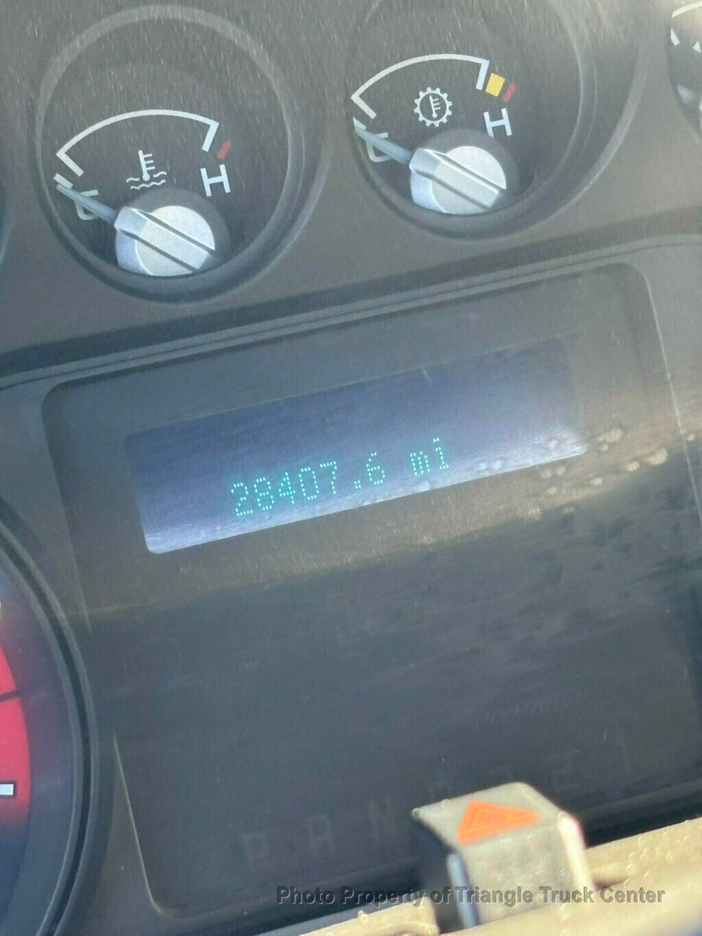 2011 Ford F550 LONG 16+ FOOT WITH LIFT GATE JUST 28K MILES! ONE OWNER! HEAVY SPEC 19,500 GVW! LIMITED SLIP AXLE! - 22904812 - 36